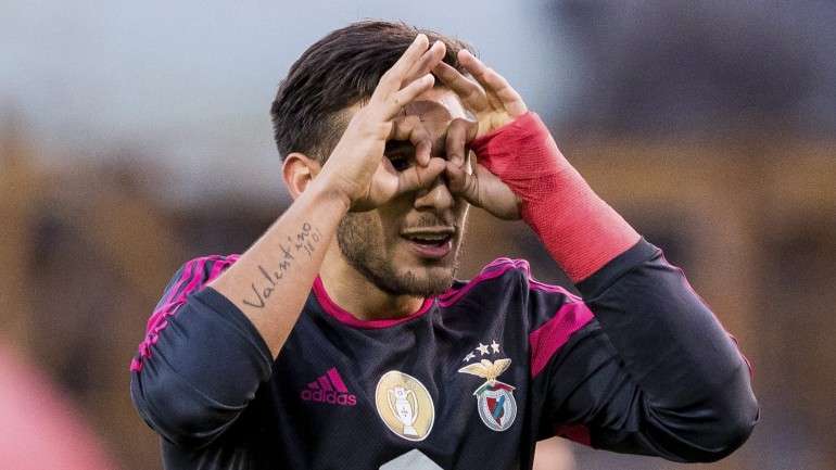Salvio marcou dois golos e fez uma assistência, mas o Benfica só começou a mostrar coisas quando Ola John saiu do banco, aos 15'