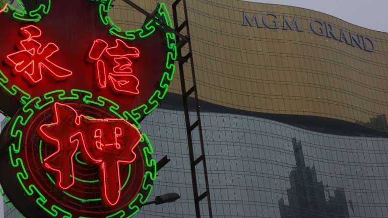 Receitas dos casinos de Macau desceram 30% em dezembro de 2014