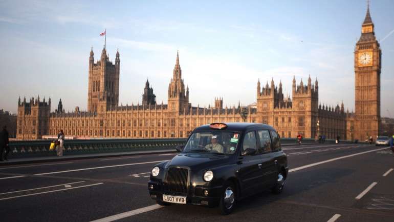 O Governo britânico já se defendeu: os táxis são usados, na maioria das vezes, para transportar pessoas com incapacidades físicas