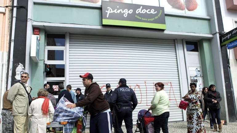 Um supermercado Pingo Doce e um Continente são visados pela ameaça