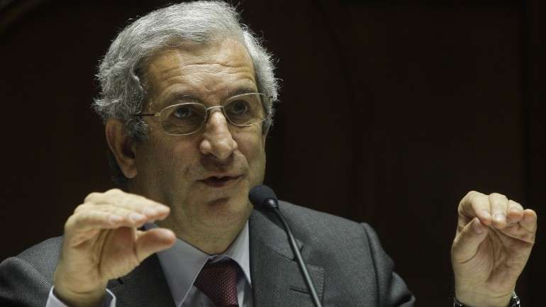 Presidente da CMVM exige mais informação ao presidente da assembleia geral de acionistas da PT SGPS
