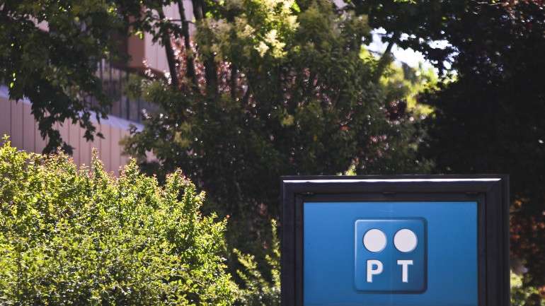 No caso da suspensão, a reunião de segunda-feira, dia 12, terá de se iniciar, com a presença dos acionistas