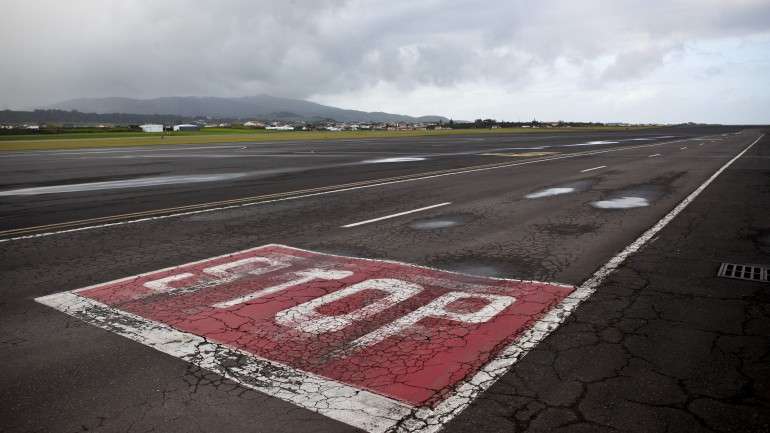 EUA anunciaram unilateralmente a redução da presença na Base das Lajes, o que implica despedimento de cerca de 500 trabalhadores portugueses