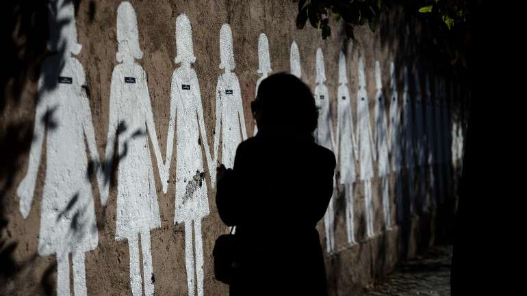 Em Itália foram escritos 107 nomes de mulheres numa parede. Todas mortas pelos maridos em 2012
