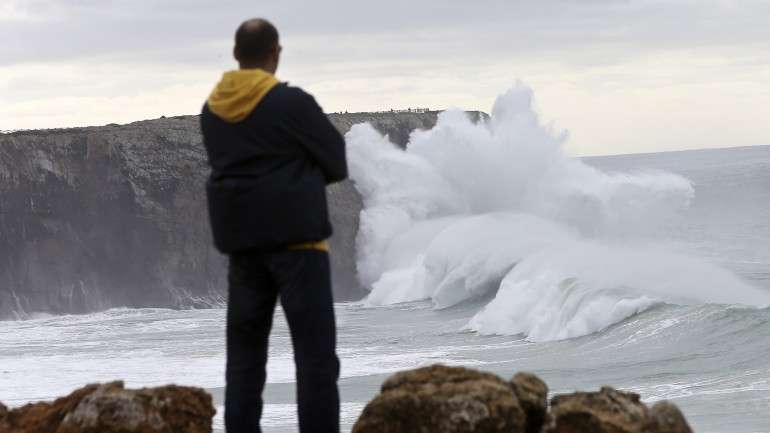 As ondas poderão atingir os seis metros