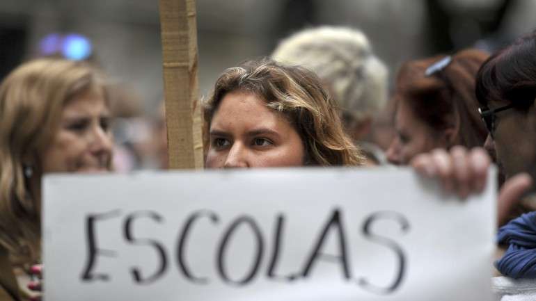 Neste momento há 175 docentes dos quadros sem dar aulas. Se assim continuarem, a 1 de fevereiro vão para a mobilidade especial
