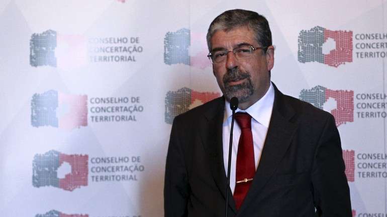 Em causa estão "dezenas de regulamentos específicos", afirmou Manuel Machado