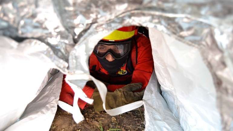 As causas do incêndio na habitação ainda estão a ser averiguadas