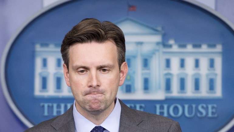 "Este evento em particular parece quebrar o protocolo padrão", disse o porta-voz da Casa Branca, Josh Earnest