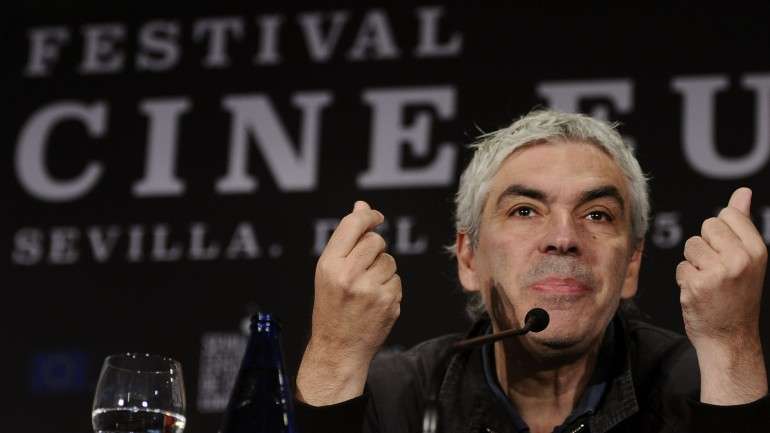 Pedro Costa durante uma conferência de imprensa de apresentação do filme "Cavalo Dinheiro"