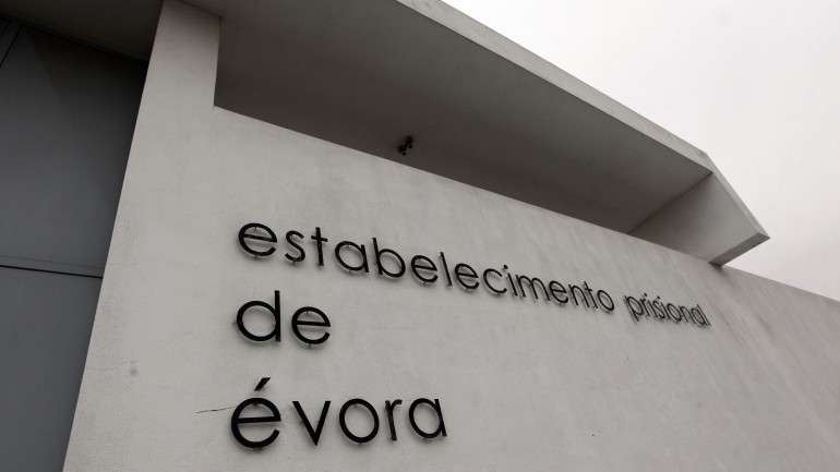 José Sócrates está indiciado dos crimes de branqueamento de capitais, fraude fiscal qualificada e corrupção