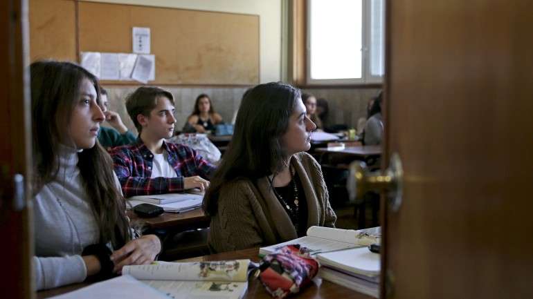 A diferença de um valor na nota de candidatura pode dar uma vantagem de 80% a 90% no acesso aos cursos que exigem médias mais altas