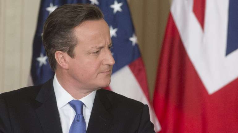 "Numa sociedade livre existe o direito de ser ofensivo com a religião dos outros", disse David Cameron