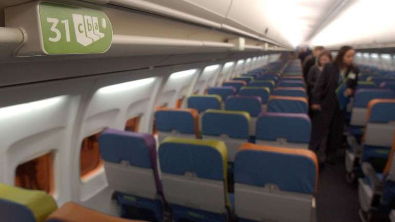 Quando o co-piloto conseguiu fazer a aterragem de emergência "na perfeição", os passageiros aplaudiram.