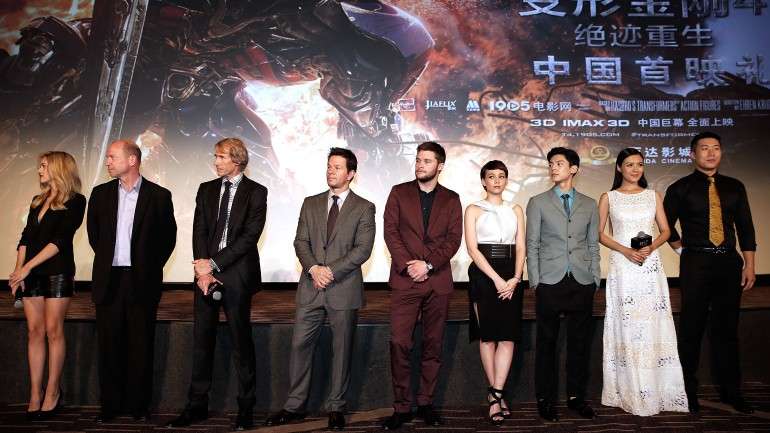 O elenco de "Transformers: Age of Extinction" na estreia do filme em Pequim, em junho de 2014