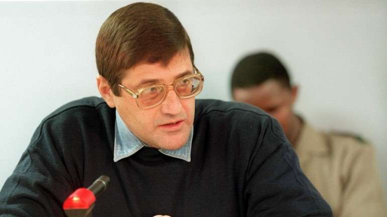 Em 1995, admitiu a sua responsabilidade na morte de muitos ativistas do ANC.