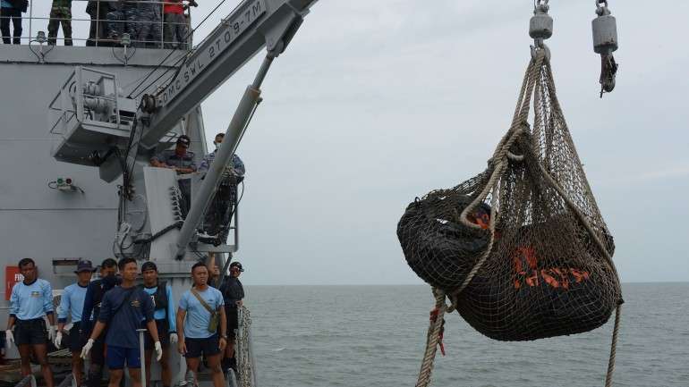 As autoridades indonésias garantiram terem encontrado "as partes que procuravam" do avião da AirAsia