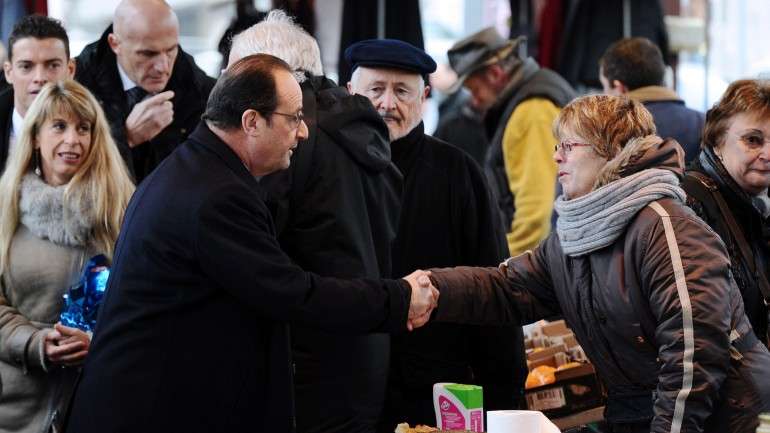 40% dos inquiridos aprova a reação do Presidente François Hollande