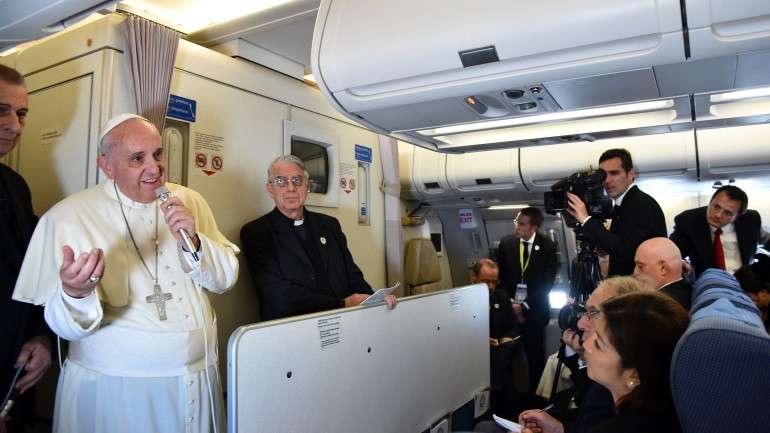 O Papa Francisco falou aos jornalistas durante o voo de Manila para Roma