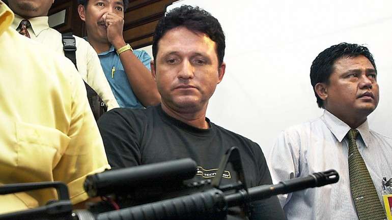 Archer Cardoso durante uma conferência de imprensa em 2004