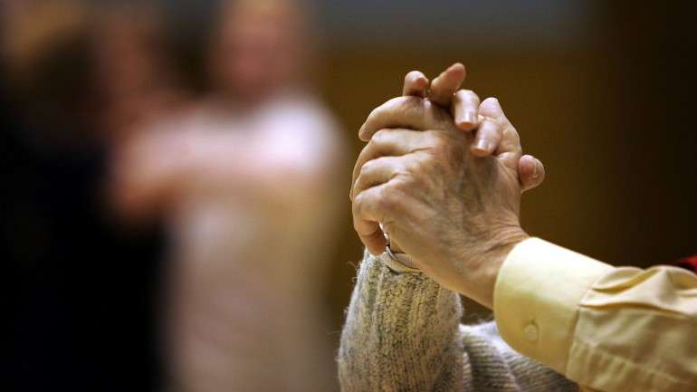 Na última vez que estiveram juntos o casal deu as mãos