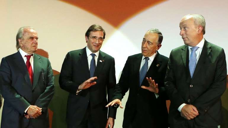 Passos, rodeado de Pinto Balsemão, Marcelo e Santana