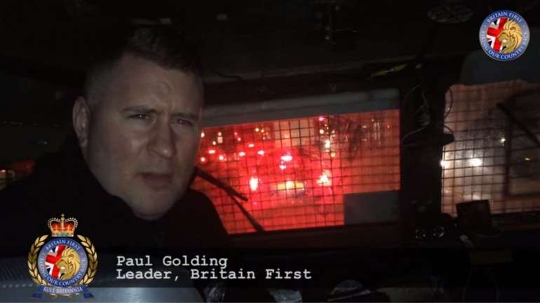 Paul Golding, líder do "Britain First", durante uma patrulha