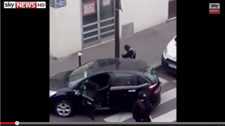 À saída do jornal, seguiu-se um tiroteio com a polícia