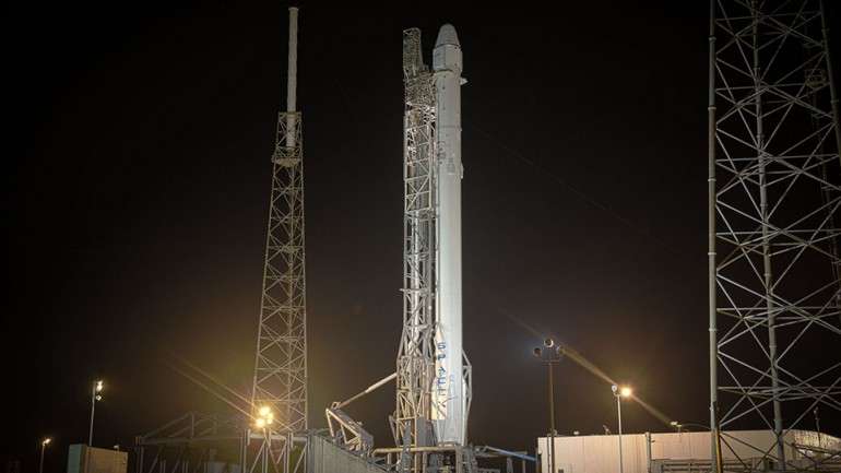 Plataforma de lançamento do Falcon 9, esta madrugada no Cabo Canaveral, Flórida (EUA) -- SpaceX