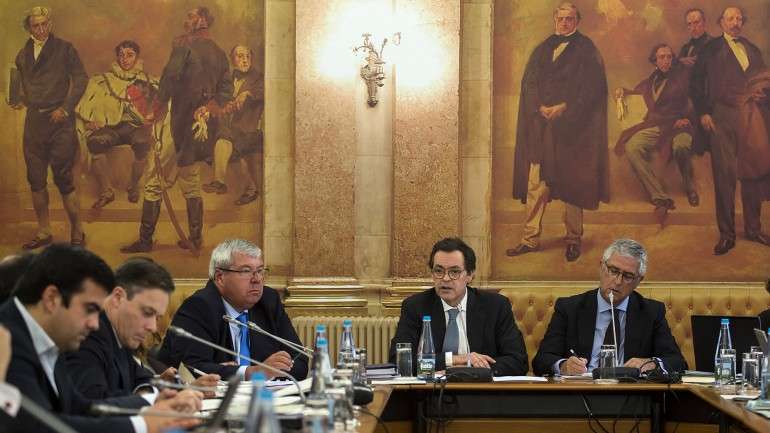Machado da Cruz e José Castella ouvidos à porta fechada