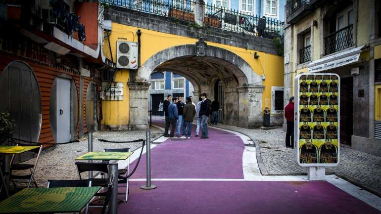 Rua cor-de-rosa não será particularmente afetada pelas novas medidas