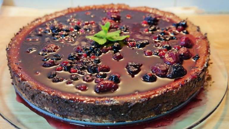 Bolo de tofu com frutos vermelhos