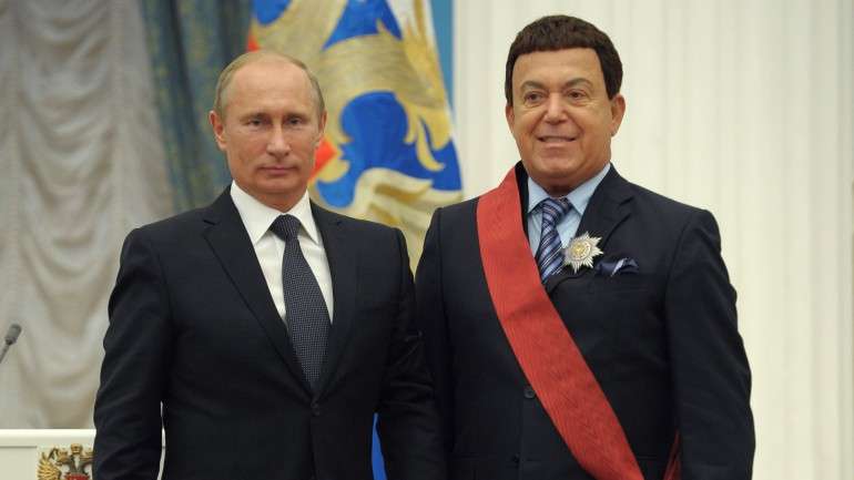 Putin distinguiu o cantor em 2012, no Kremlin