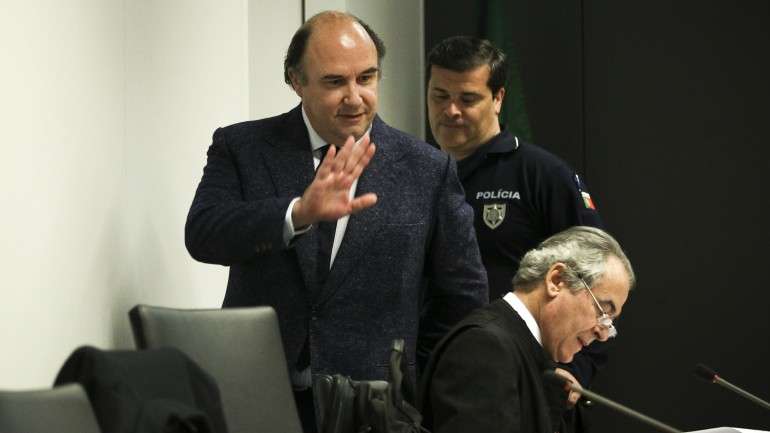 Vale e Azevedo, condenado a 10 anos de prisão, está preso o Estabelecimento Prisional da Carregueira