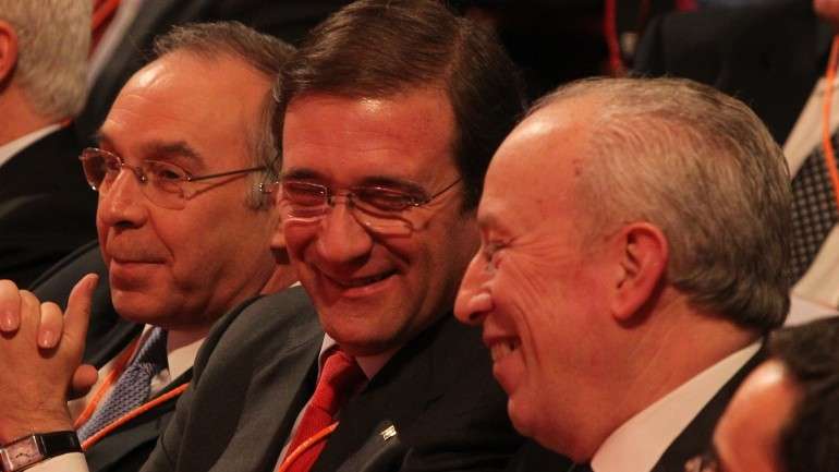 Passos e Santana Lopes no congresso do PSD