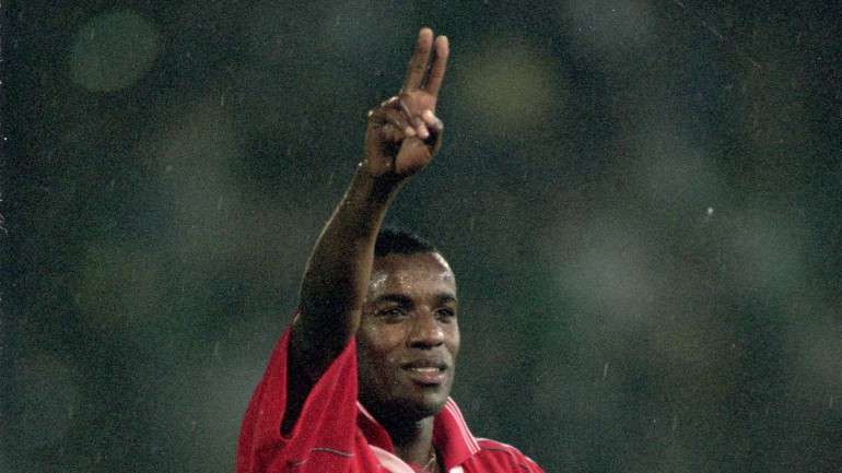 Quando Alvalade já preparava a festa, em 1999, o pé esquerdo de Sabry marcou um livre e adiou para a semana seguinte a festa do título do Sporting