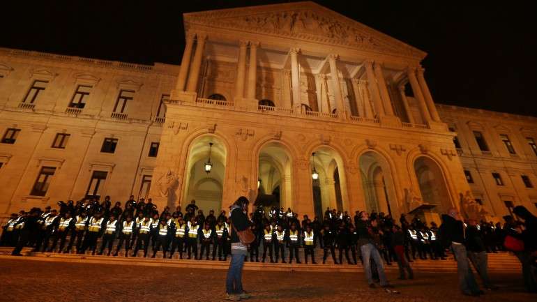 Manifestação decorreu em março de 2012 em frente à Assembleia da República