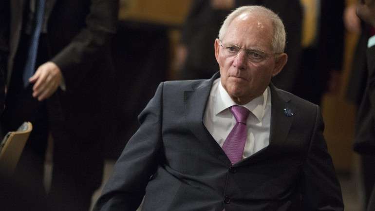 Schäuble referiu-se, por comparação, ao caso do Montenegro, um país onde circulam euros mas onde existe outra moeda.