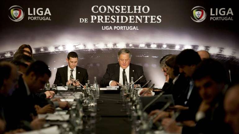As ligas dos dois países querem ver a FIFA a retirar a proibição
