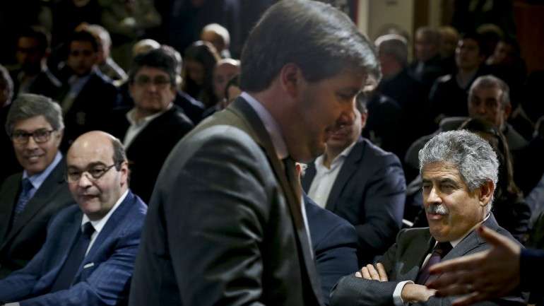 Luís Filipe Vieira diz que há uma investigação em curso para apurar quem exibiu a faixa