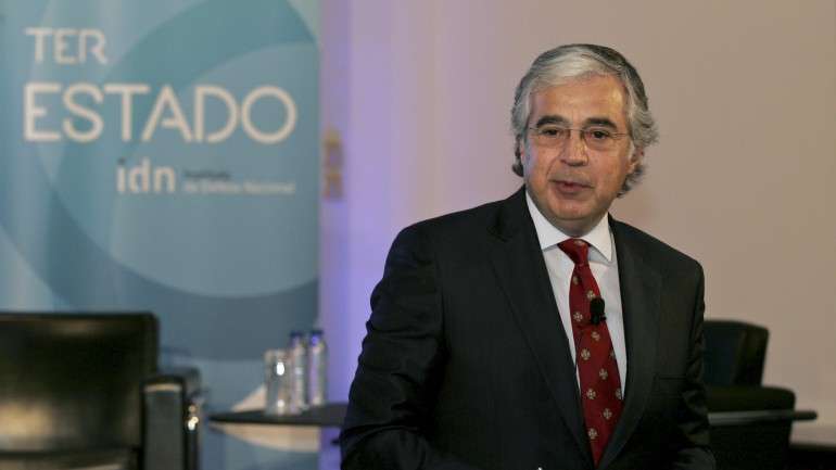Aguiar Branco admitiu que está a ponderar comprar navio a França