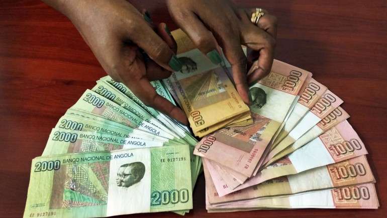 O 'buraco' nas contas públicas angolanas de 2015 está agora avaliado em 806,5 mil milhões de kwanzas (6,7 mil milhões de euros)