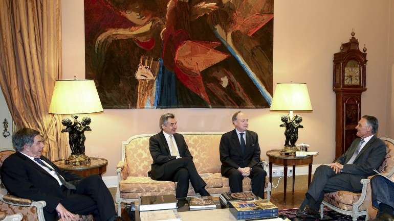 O Presidente da República com o embaixador francês, o presidente da Câmara de Comércio e Indústria Luso-Francesa e o presidente dos Conselheiros do Comércio Exterior da França