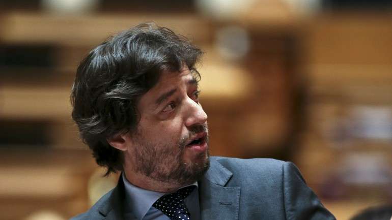 O ministro falou aos jornalistas à margem da apresentação do novo quadro comunitário de apoio, denominado Portugal 2020