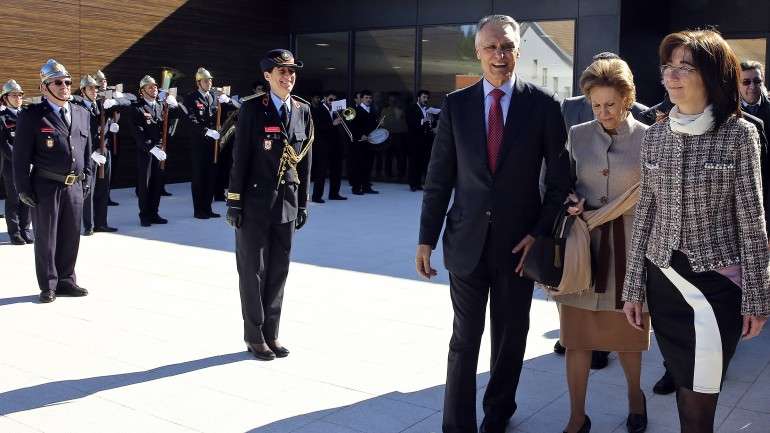 Cavaco Silva durante a visita de inauguração do Centro Escolar de Sangalhos
