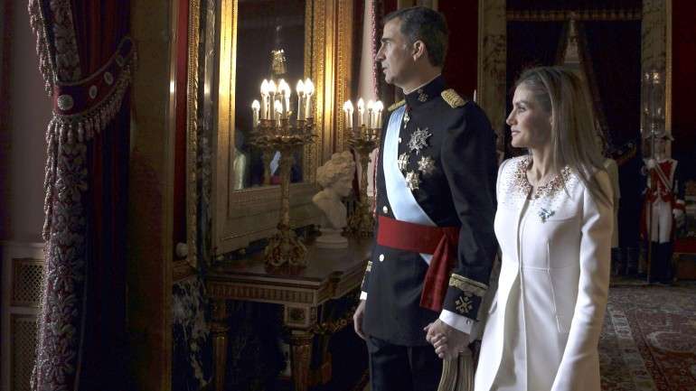 O rei Felipe VI de Espanha tomou esta decisão depois de analisar os ordenados auferidos pelos outros chefes de Estado estrangeiros