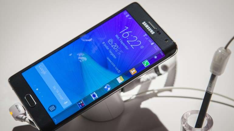 O Galaxy Note Edge lançado no final do ano passado já tem um ecrã de borda curva