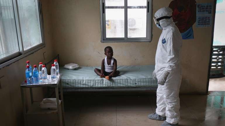 Mais de 250 crianças estiveram sob vigilância durante 21 dias por terem estado em contacto físico com alguém contaminado pelo vírus