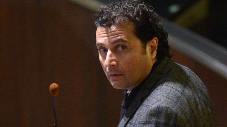 Francesco Schettino chorou no tribunal, esta quarta-feira, e disse ter sido vítima de perseguição dos media