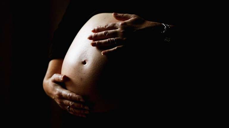 PS e BE querem que procriação medicamente assistida seja alargada a todas as mulheres - sem necessidade de estarem casadas e serem inférteis